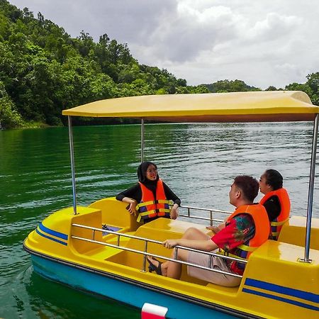 Roxy Tasik Biru Resort City Bau Luaran gambar