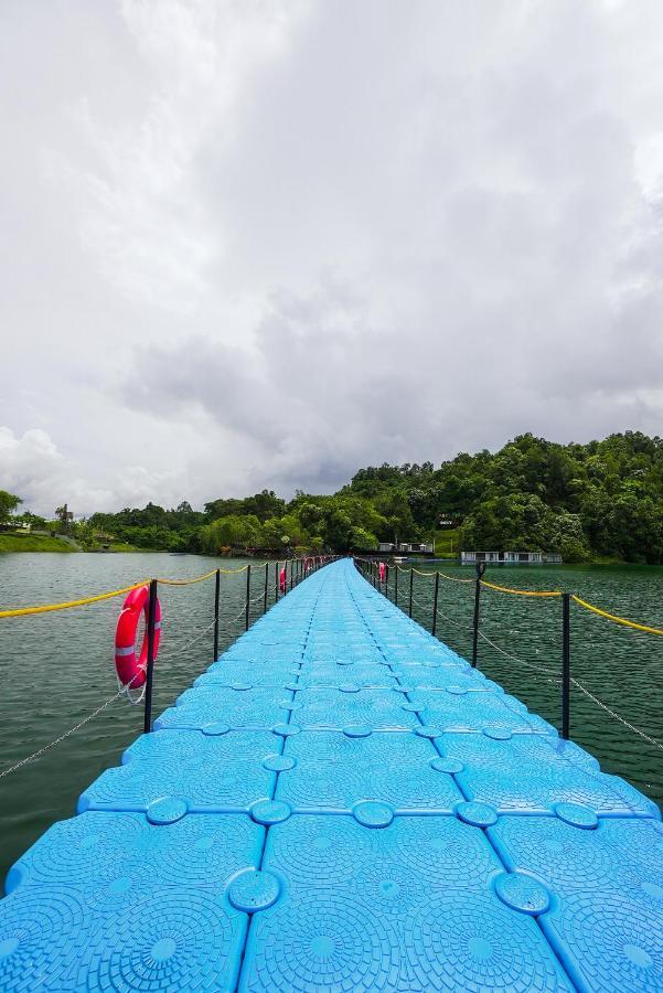 Roxy Tasik Biru Resort City Bau Luaran gambar