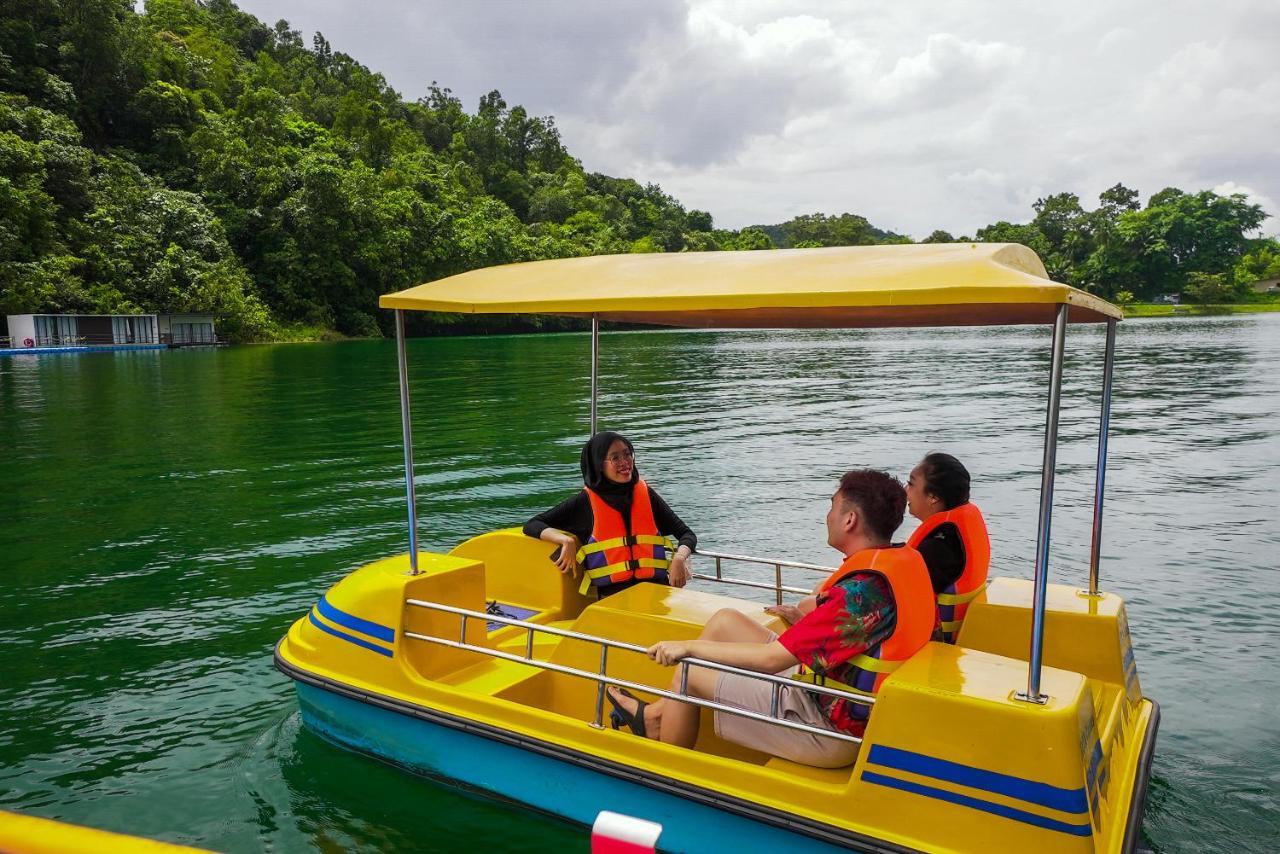 Roxy Tasik Biru Resort City Bau Luaran gambar