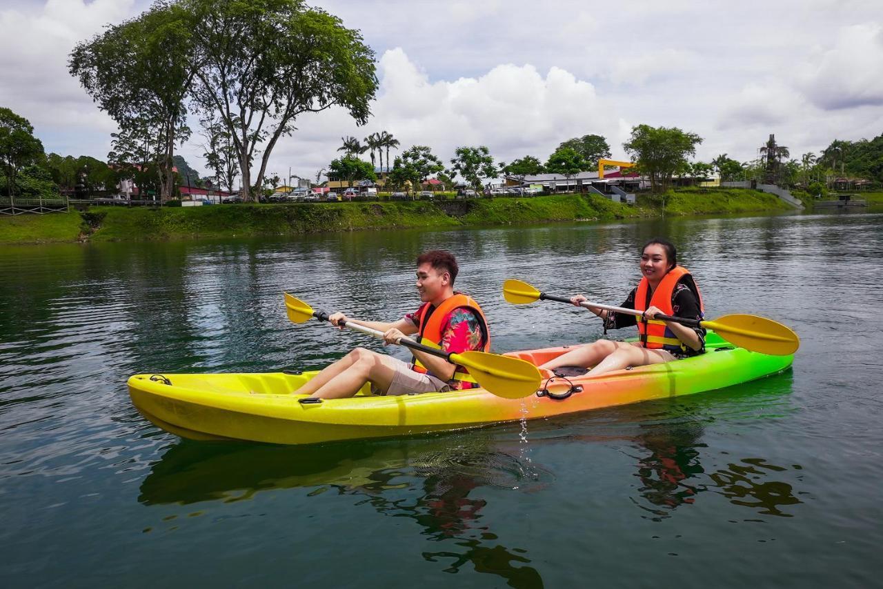 Roxy Tasik Biru Resort City Bau Luaran gambar