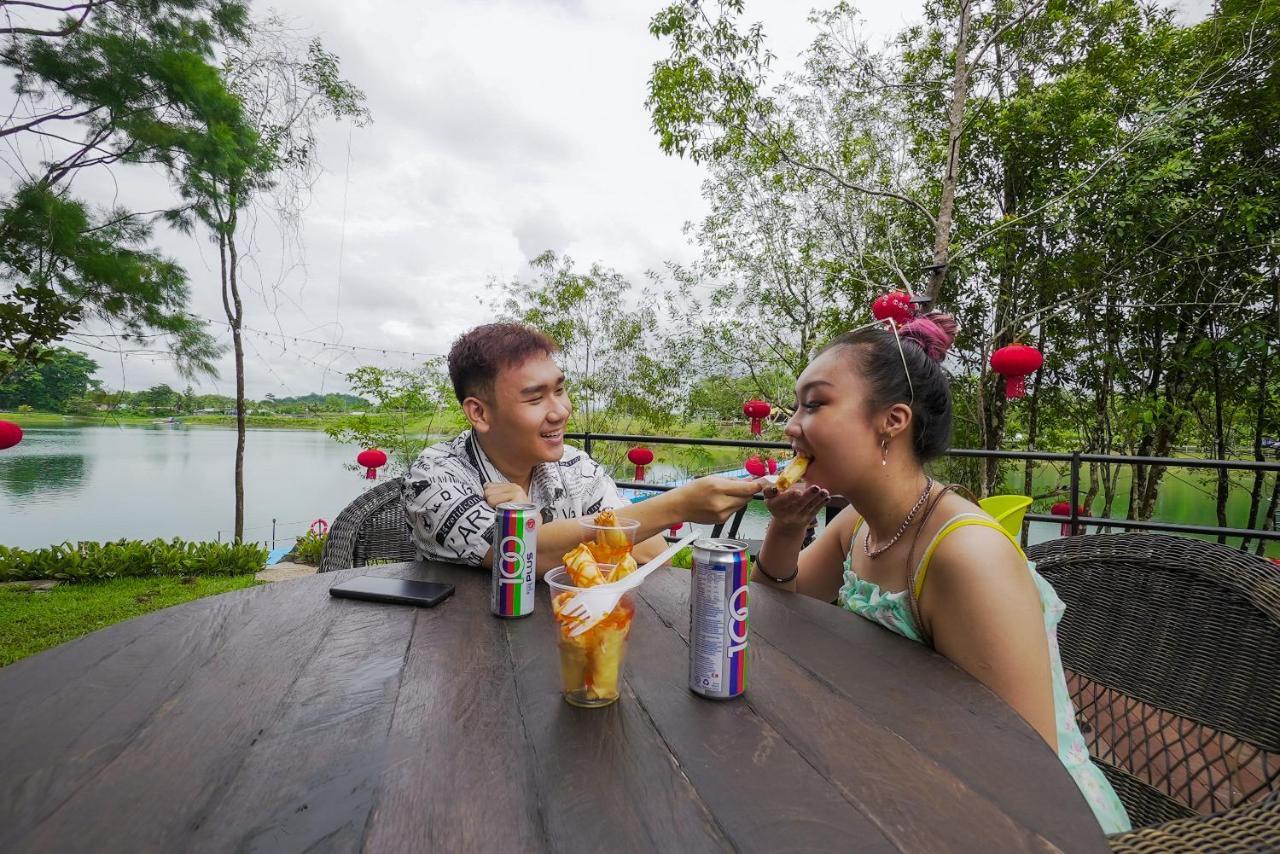 Roxy Tasik Biru Resort City Bau Luaran gambar