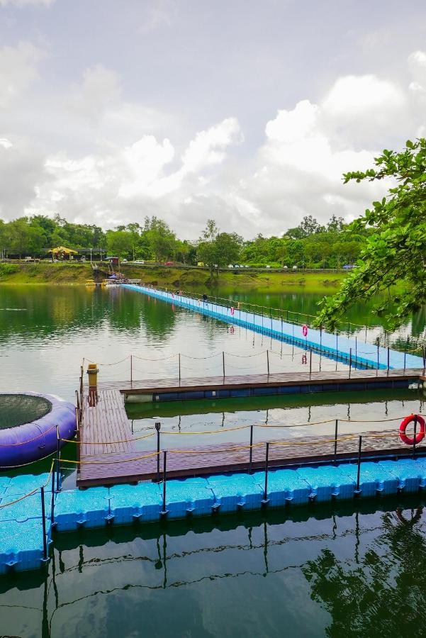 Roxy Tasik Biru Resort City Bau Luaran gambar