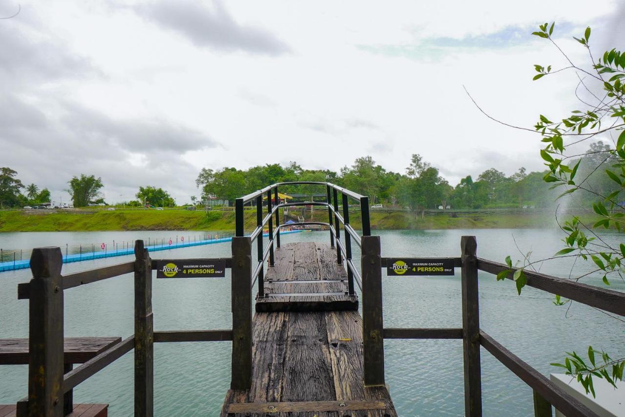 Roxy Tasik Biru Resort City Bau Luaran gambar