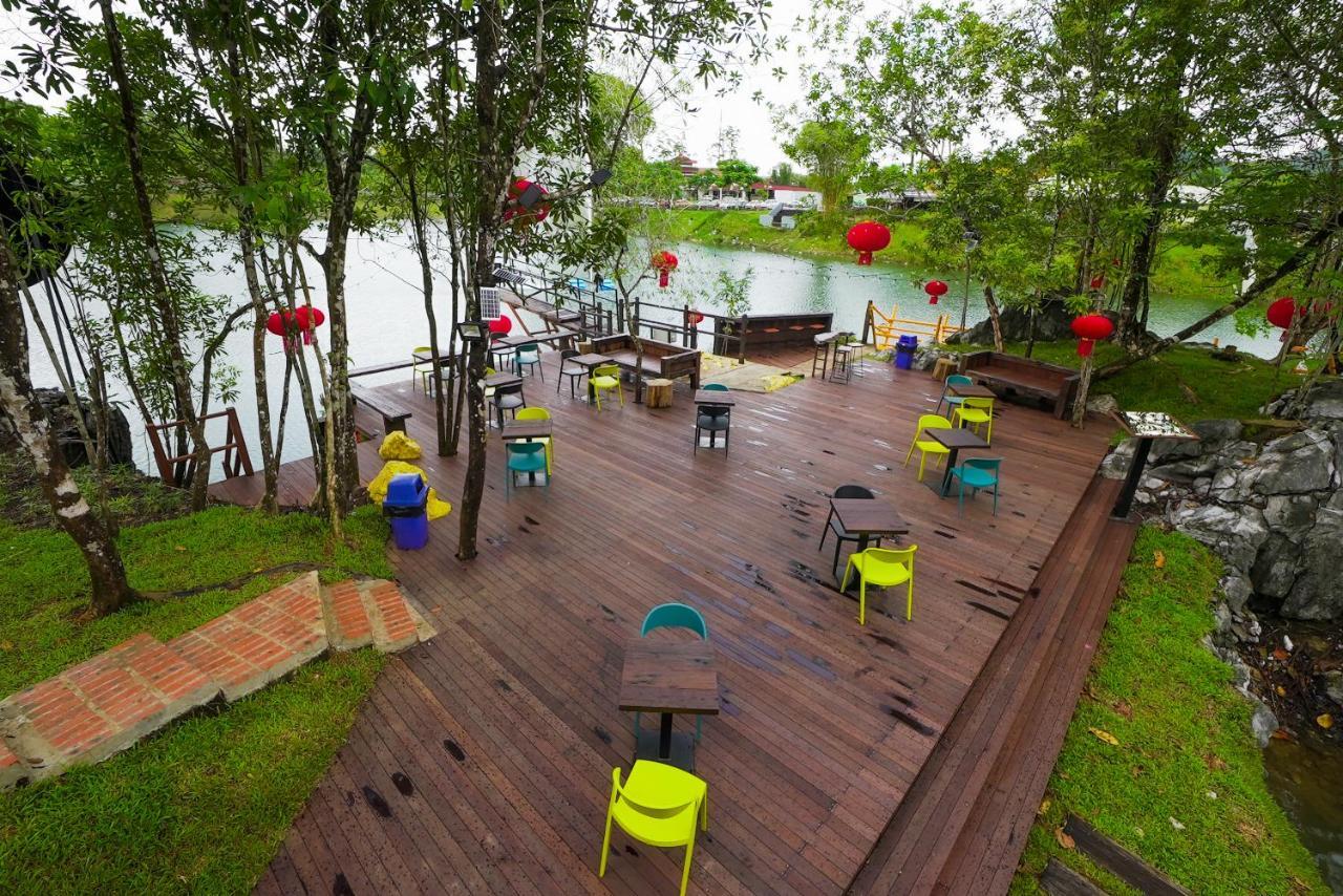 Roxy Tasik Biru Resort City Bau Luaran gambar