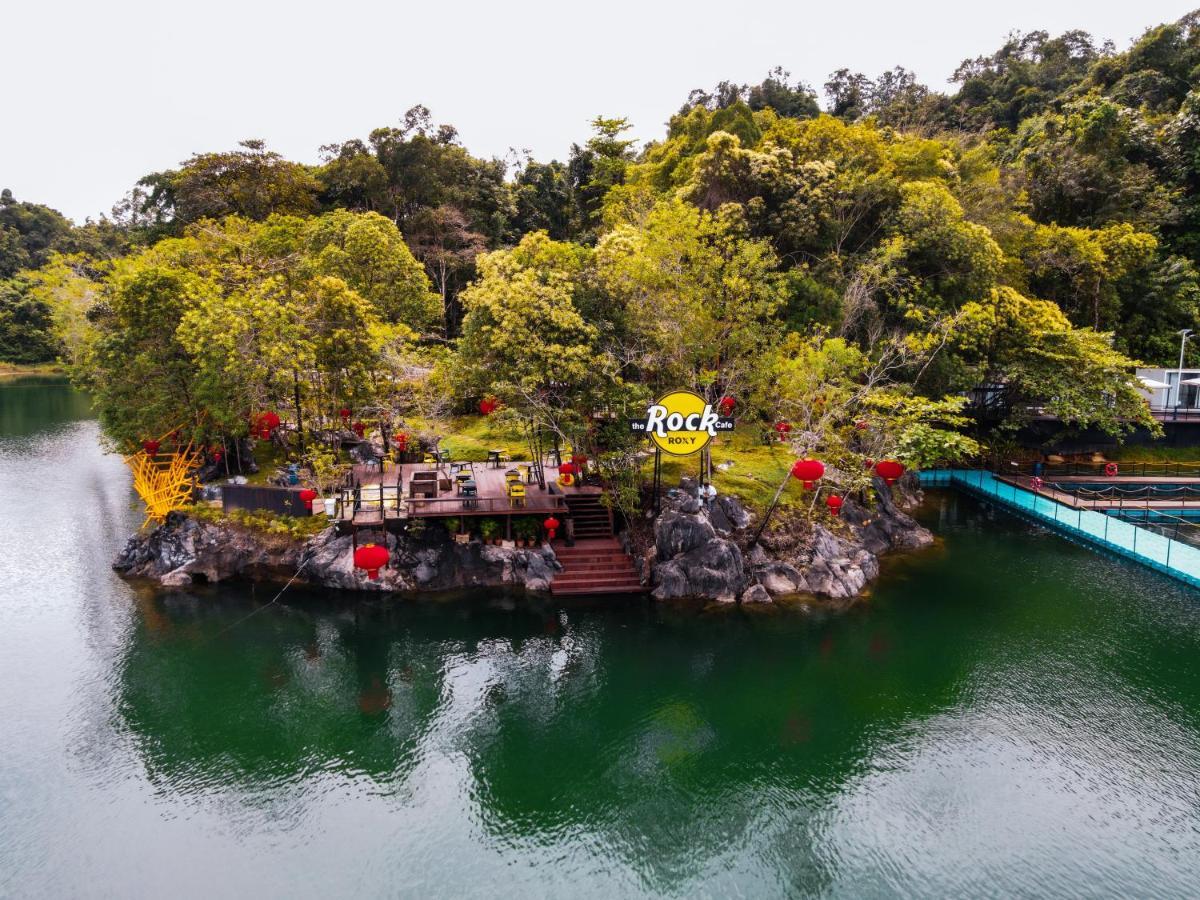 Roxy Tasik Biru Resort City Bau Luaran gambar