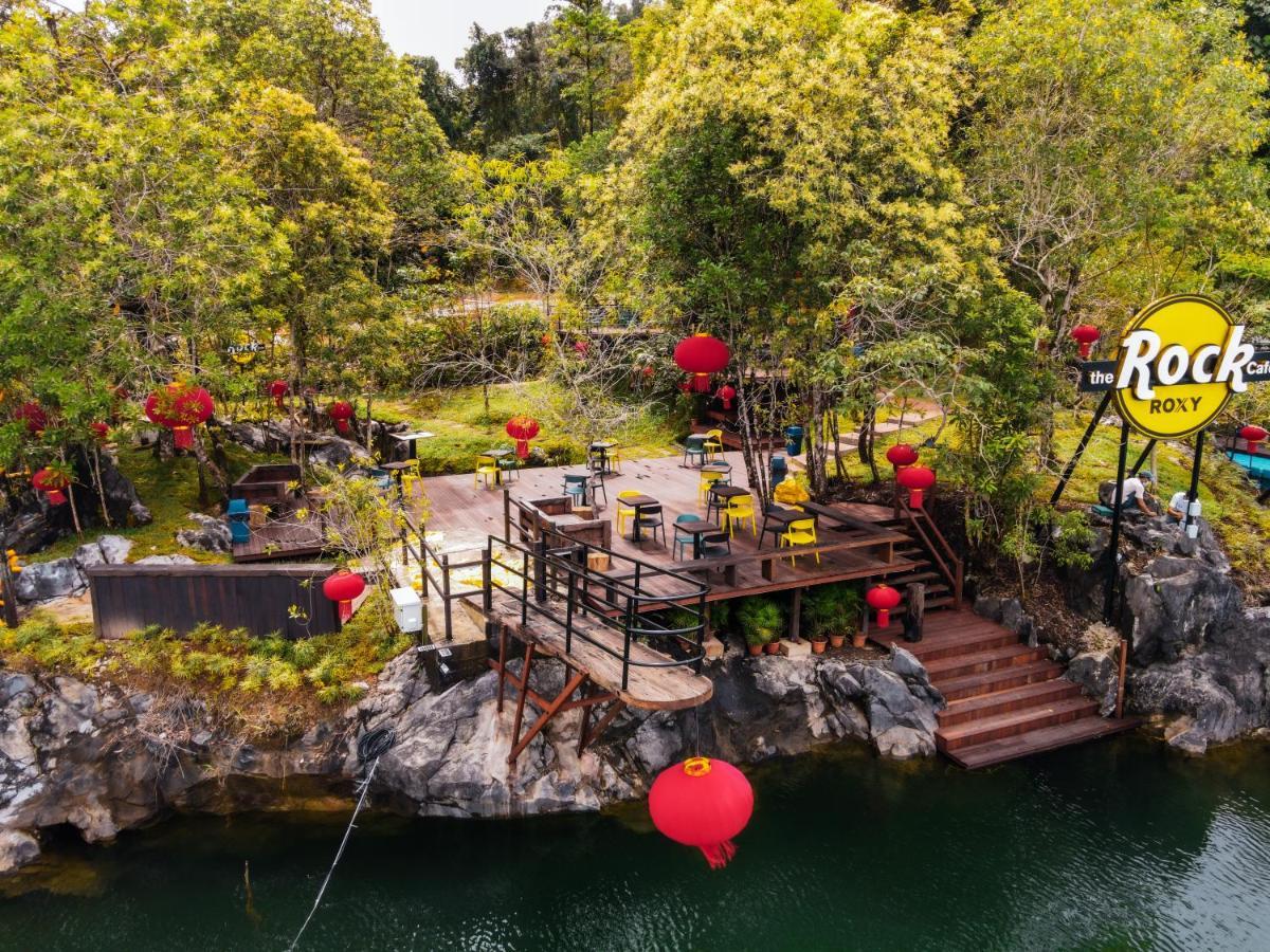 Roxy Tasik Biru Resort City Bau Luaran gambar
