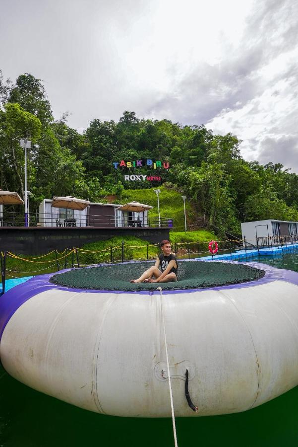 Roxy Tasik Biru Resort City Bau Luaran gambar