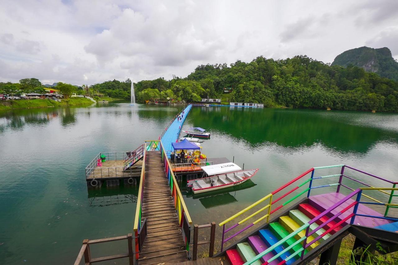 Roxy Tasik Biru Resort City Bau Luaran gambar