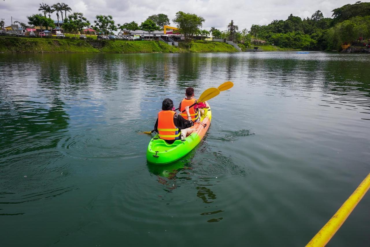 Roxy Tasik Biru Resort City Bau Luaran gambar