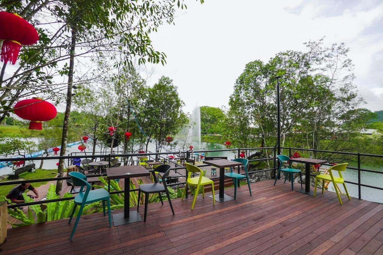 Roxy Tasik Biru Resort City Bau Luaran gambar