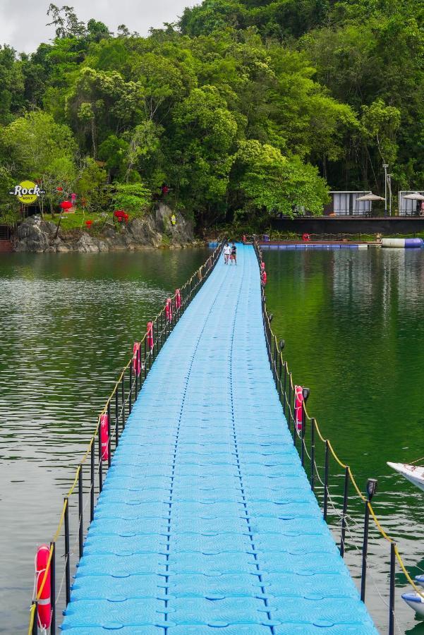 Roxy Tasik Biru Resort City Bau Luaran gambar
