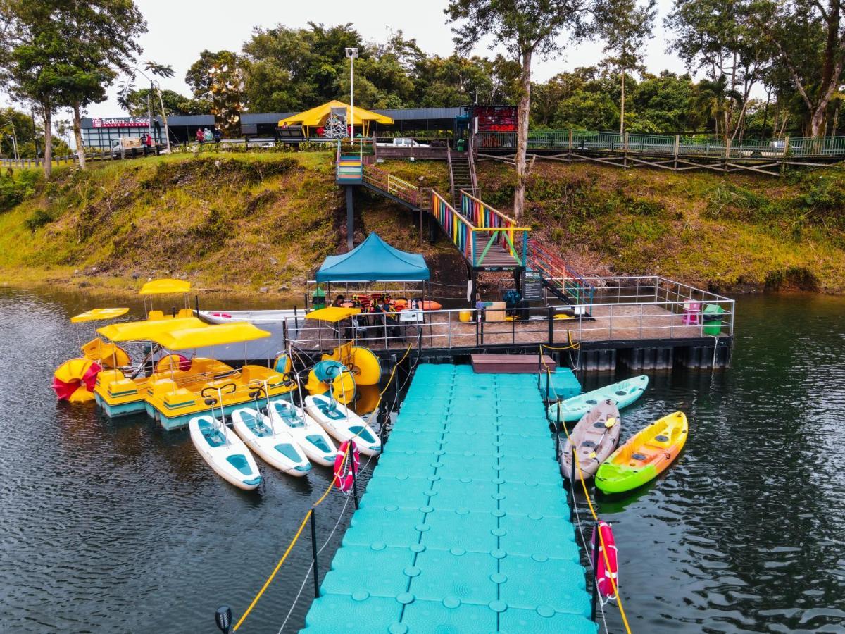 Roxy Tasik Biru Resort City Bau Luaran gambar