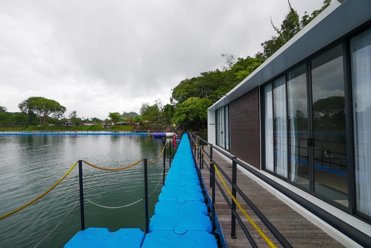 Roxy Tasik Biru Resort City Bau Luaran gambar