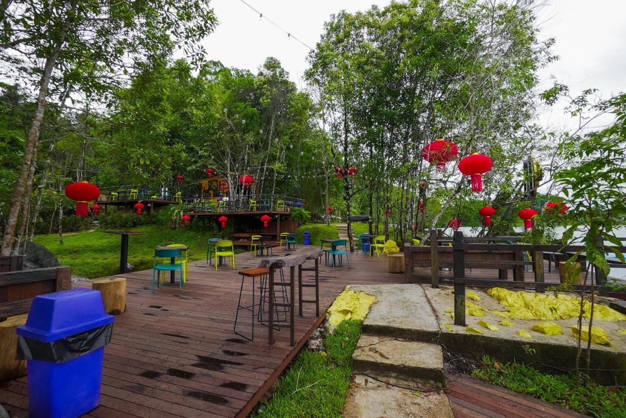 Roxy Tasik Biru Resort City Bau Luaran gambar