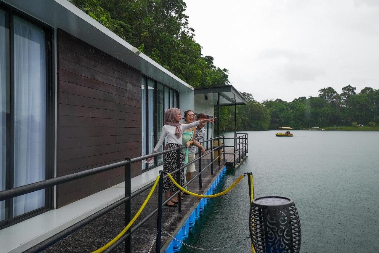 Roxy Tasik Biru Resort City Bau Luaran gambar