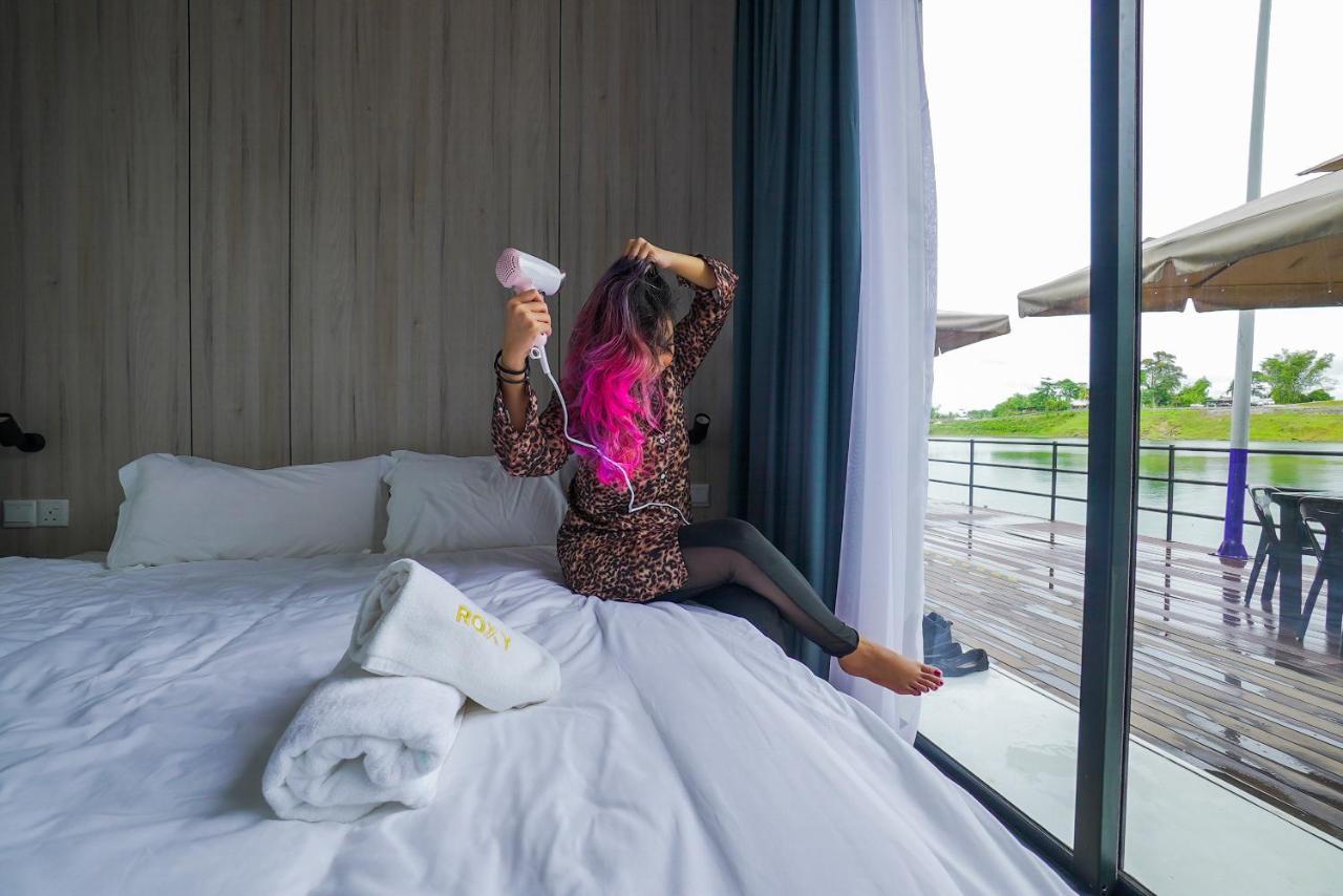 Roxy Tasik Biru Resort City Bau Luaran gambar