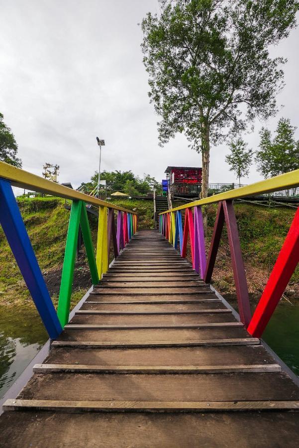 Roxy Tasik Biru Resort City Bau Luaran gambar